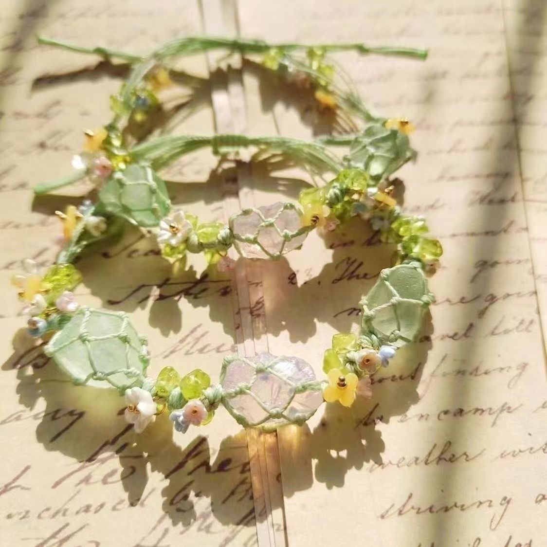 Green Floral Wreath Crushed Stone Bracelet