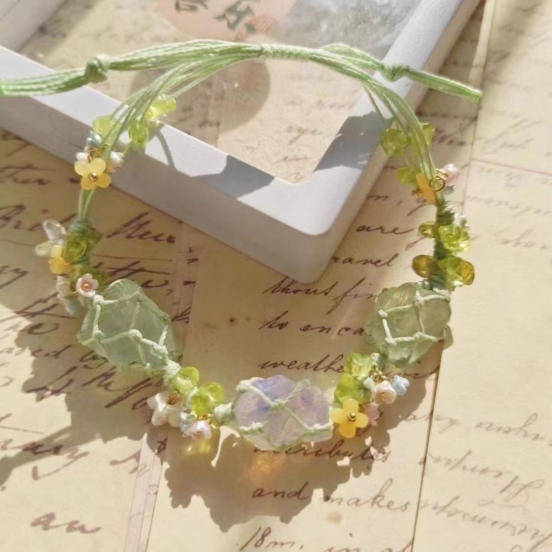 Green Floral Wreath Crushed Stone Bracelet